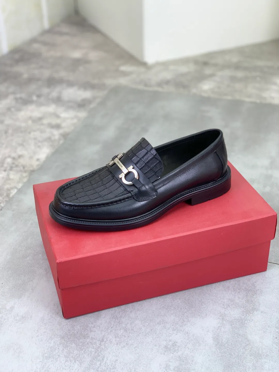 Men's Men's Shoes 💰P540💰[New Style] Water-dyed Niuli 🆘[Salvatore Ferragamo] Ferragamo's latest casual business leather shoes for men! Available at counters simultaneously! The fabric is made of specially imported original calfskin, the lining is made of imported water-dyed cowhide, and the original combination outsole is absolutely luxurious and leads the fashion trend. Matching code: 39-44 (38 45 customized) black optional